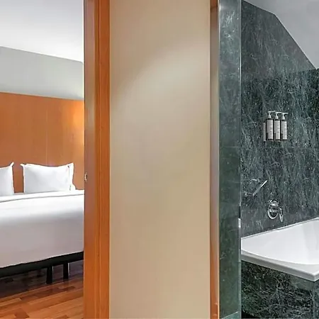 Ac By Marriott מלון